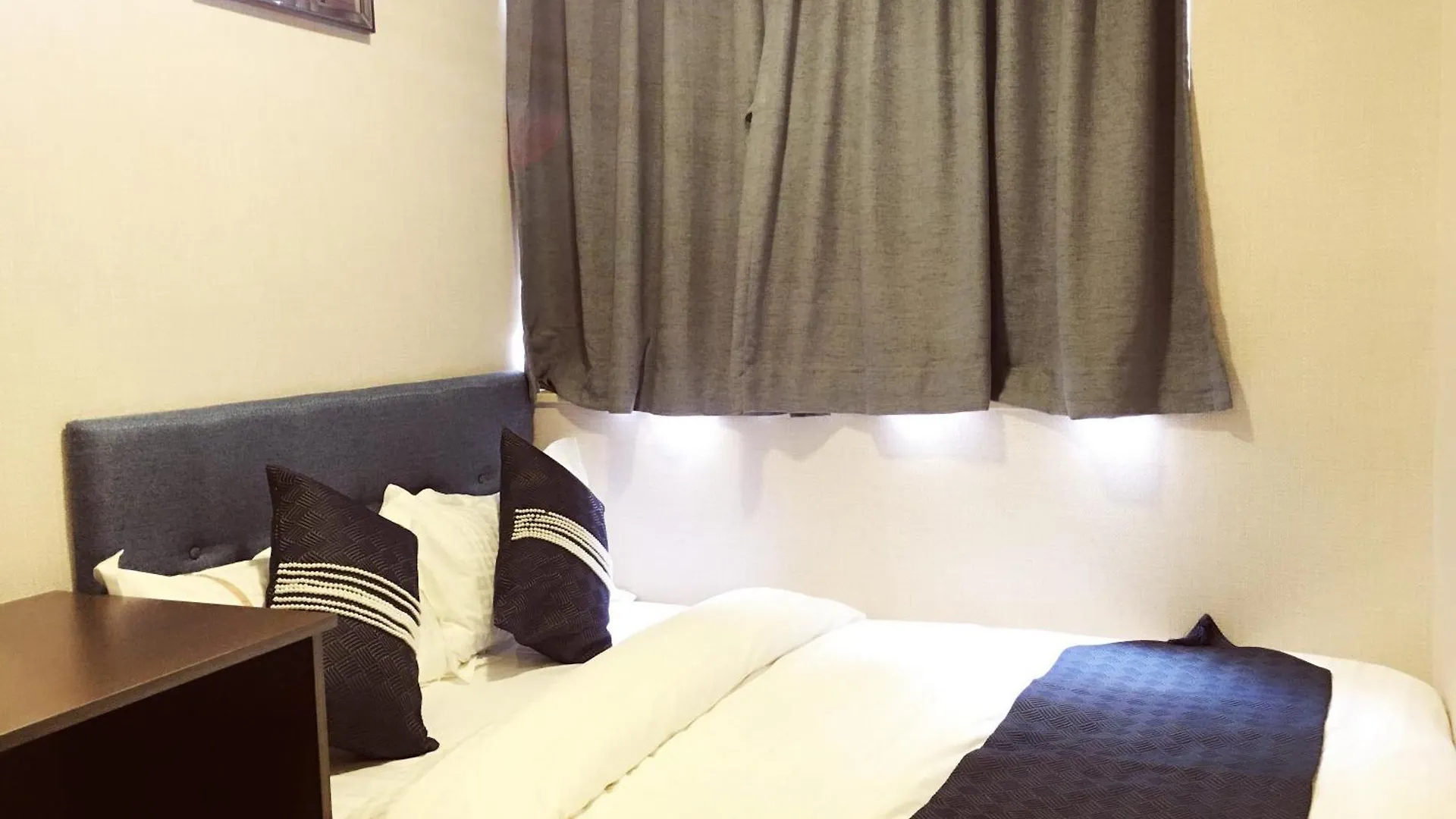 Seasons Hotel Hong Kong 2*,