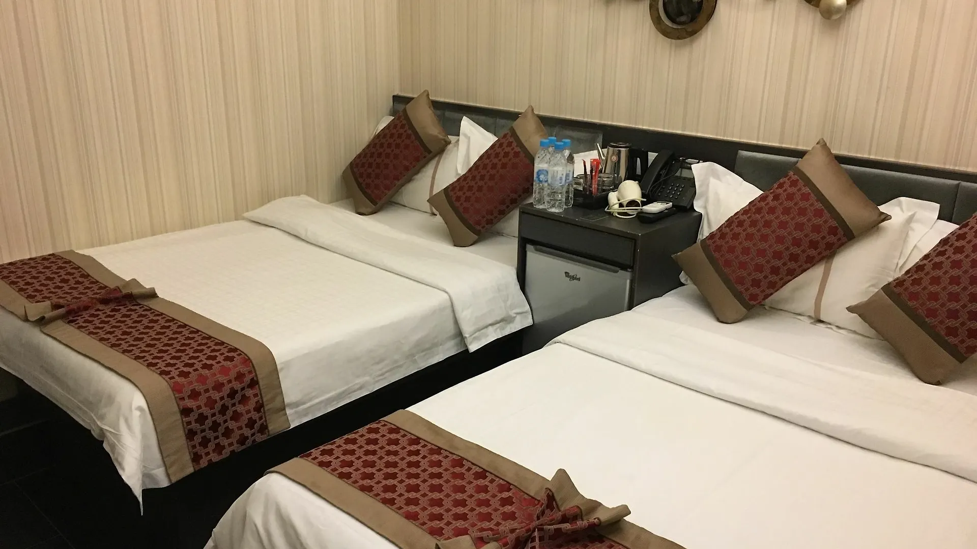 Seasons Hotel Hong Kong 2*,